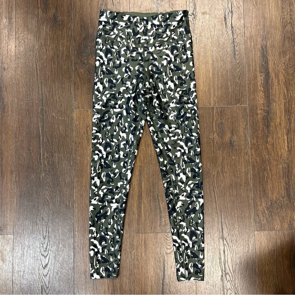 SOUL by soulcycle, leopard camo leggings
SZ XS - Picture 8 of 11